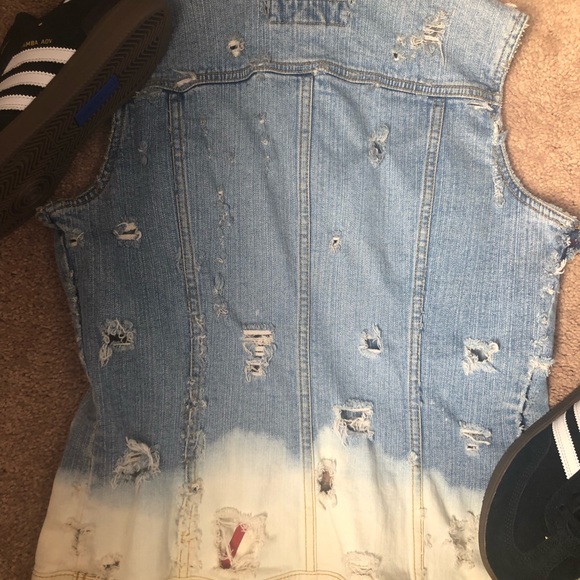 Light blue Denim jacket turned bleached vest - Picture 5 of 5